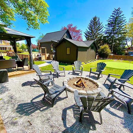 Stylish Downtown Kingsville Getaway With Putting Green, Firepit & Games Eksteriør bilde