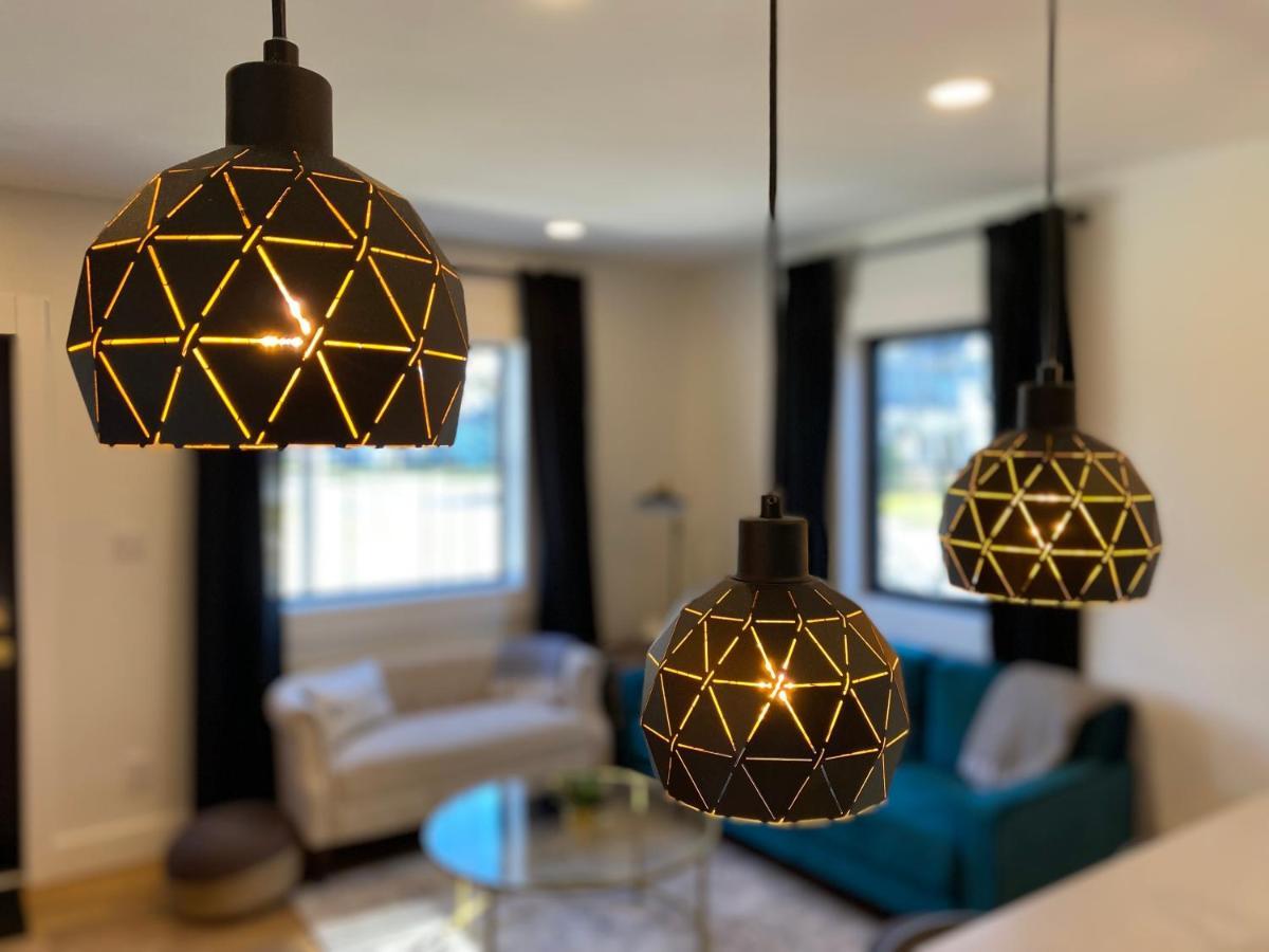Stylish Downtown Kingsville Getaway With Putting Green, Firepit & Games Eksteriør bilde