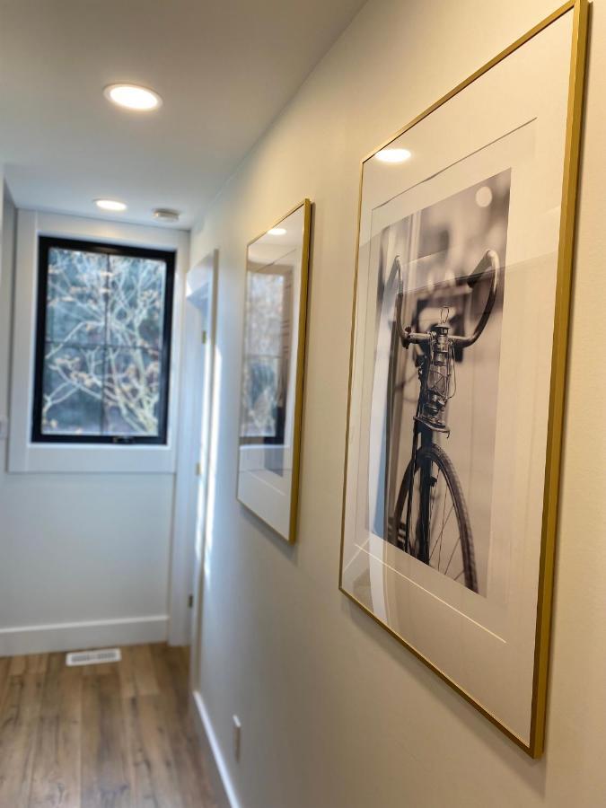 Stylish Downtown Kingsville Getaway With Putting Green, Firepit & Games Eksteriør bilde