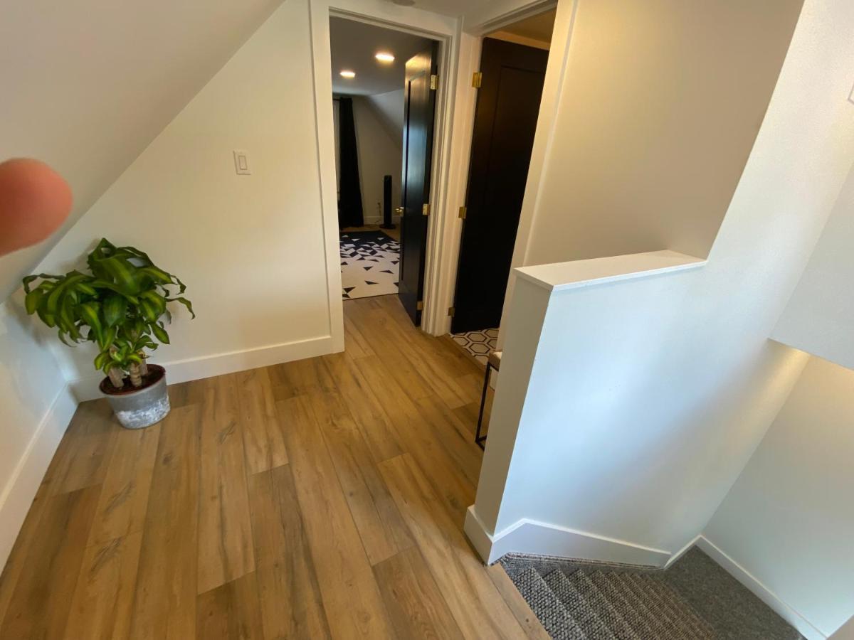 Stylish Downtown Kingsville Getaway With Putting Green, Firepit & Games Eksteriør bilde
