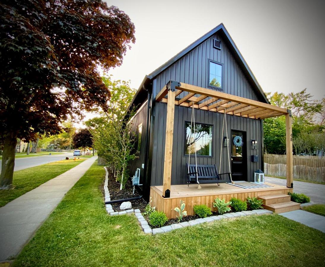 Stylish Downtown Kingsville Getaway With Putting Green, Firepit & Games Eksteriør bilde
