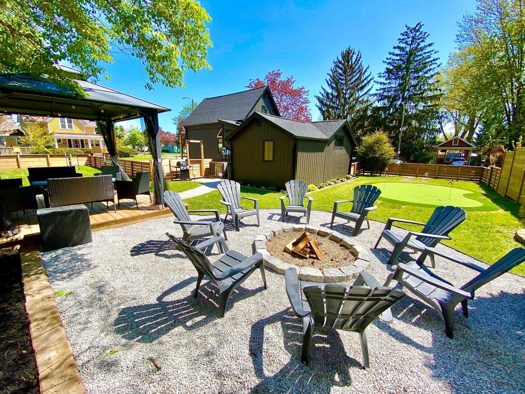 Stylish Downtown Kingsville Getaway With Putting Green, Firepit & Games Eksteriør bilde