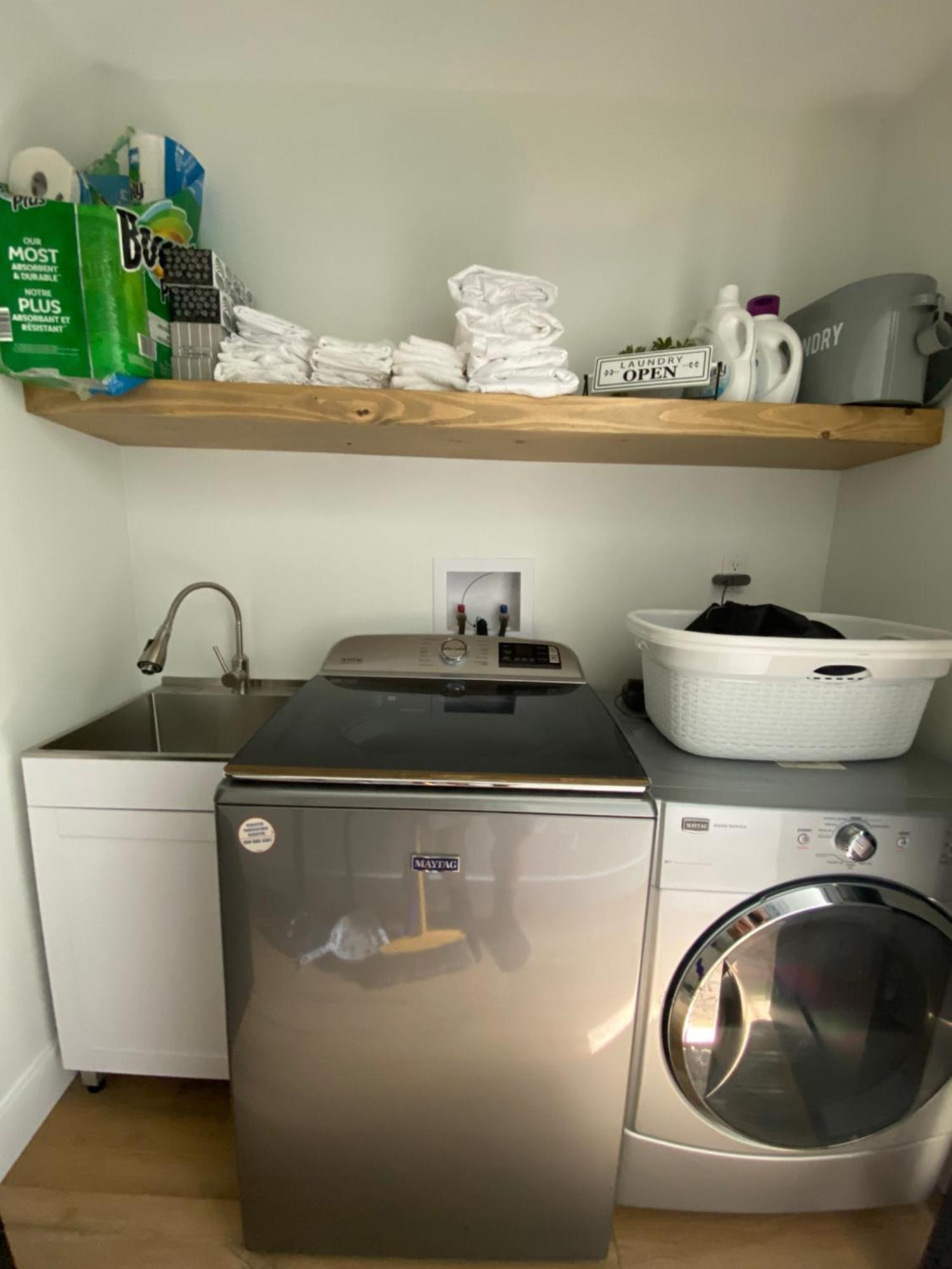Stylish Downtown Kingsville Getaway With Putting Green, Firepit & Games Eksteriør bilde