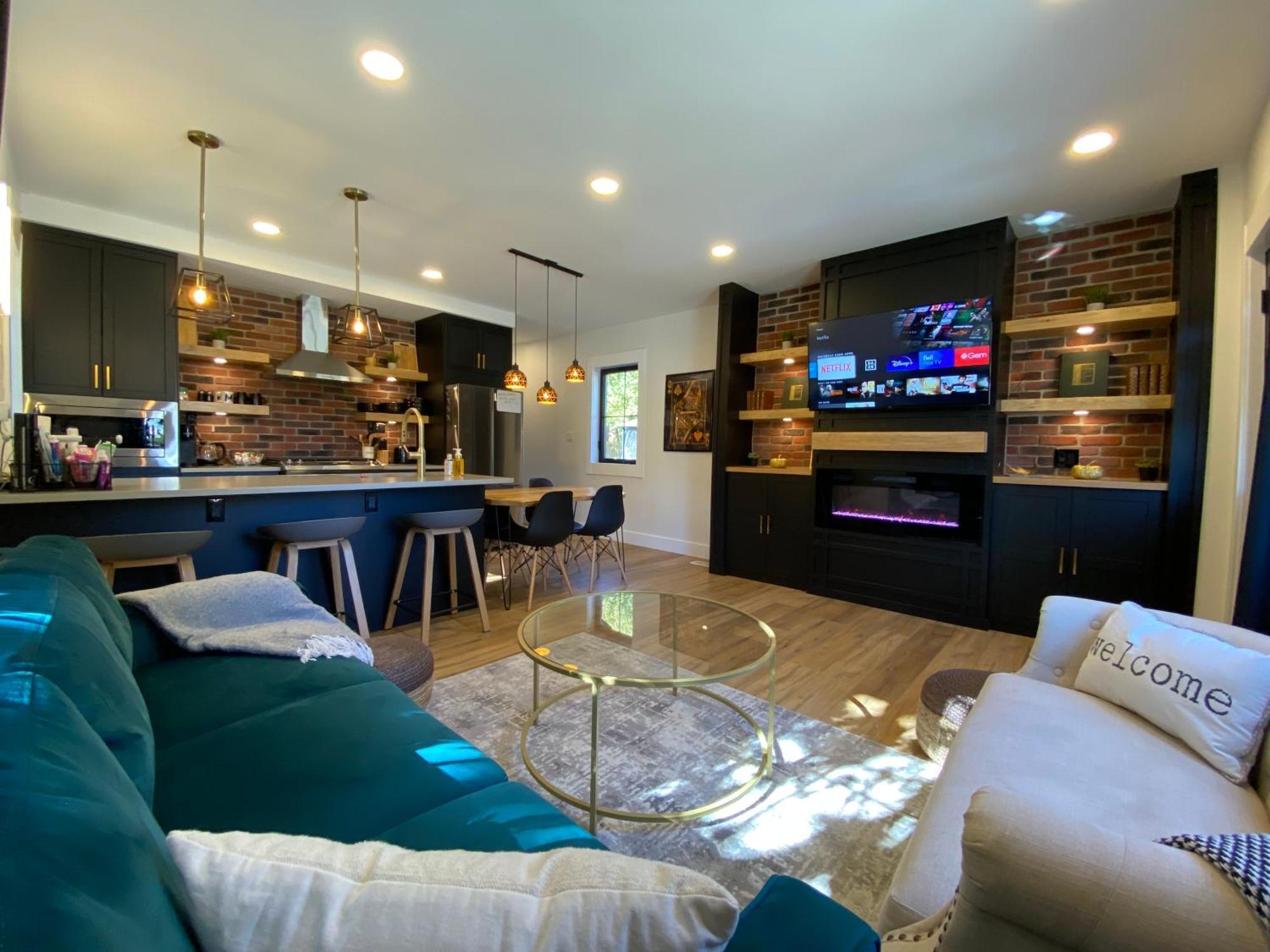 Stylish Downtown Kingsville Getaway With Putting Green, Firepit & Games Eksteriør bilde